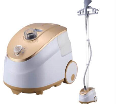 WHAT SHOULD I PAY ATTENTION TO WHEN USING A GARMENT STEAMER?